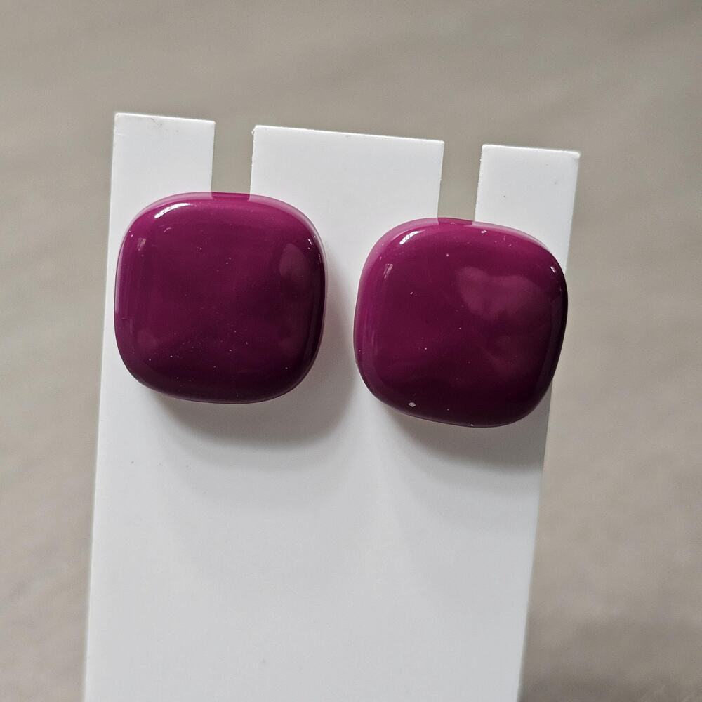 Vintage 1980s Magenta Square Button Clip-On Earrings, Acrylic Retro Jewelry - Picture 3 of 5